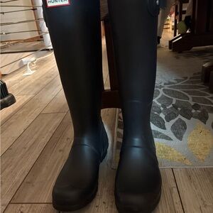 Hunter navy Tall Rain Boots size9